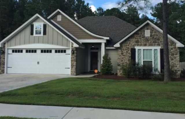 Charming 4-Bedroom Home Near Moody AFB with Hardwood Floors, Spacious Kitchen, and Fenced Backyard! photos photos