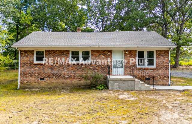 3-Bedroom Home in Private Setting Minutes from Farmville! photos photos