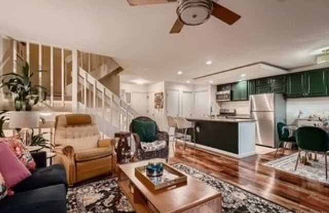 Spacious Townhome in Aurora photos photos