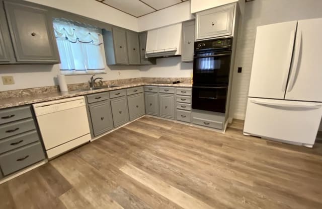 98 N Sprague Ave - 98 North Sprague Avenue, Bellevue, PA 15202