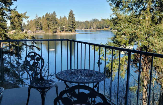 1 Bedroom Condo in Bayshore West - 924 Shorewood Drive, Bremerton, WA 98312