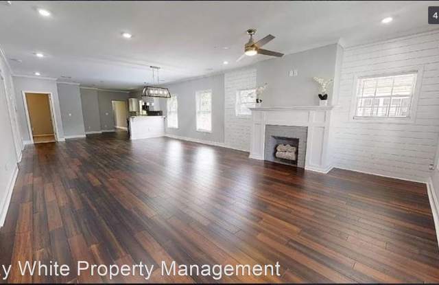 1049 Mayson Turner Road NW Gallery 3