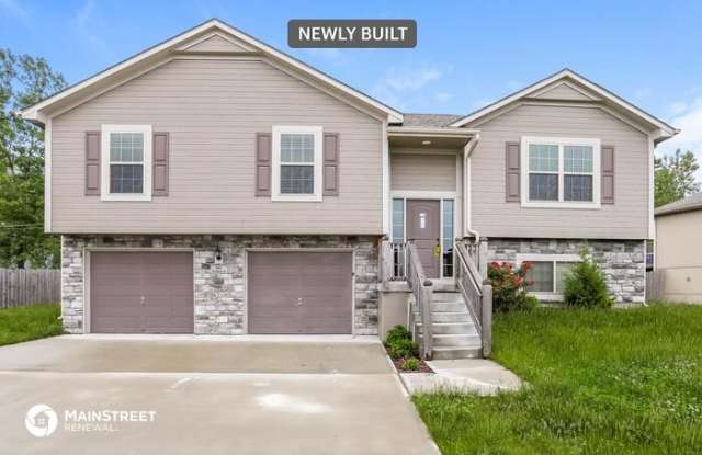 541 South Walnut Street - 541 South Walnut Street, Gardner, KS 66030
