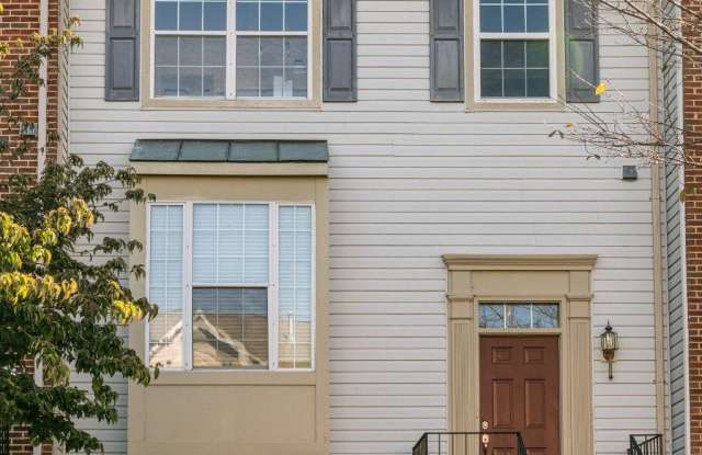 47679 COMER Square Gallery 1