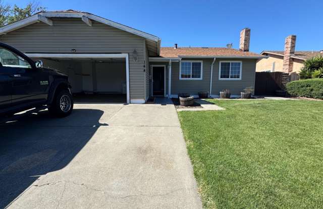 AVAILABLE! photos photos AVAILABLE! photos photos