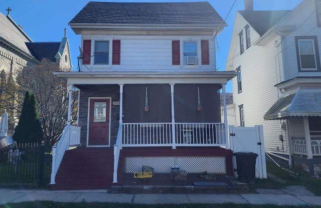 514 North Street unit: 2 photos photos