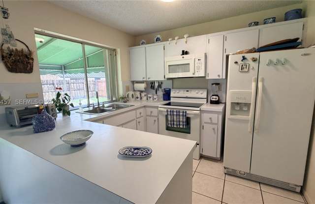 13325 SW 100th Ter Gallery 3