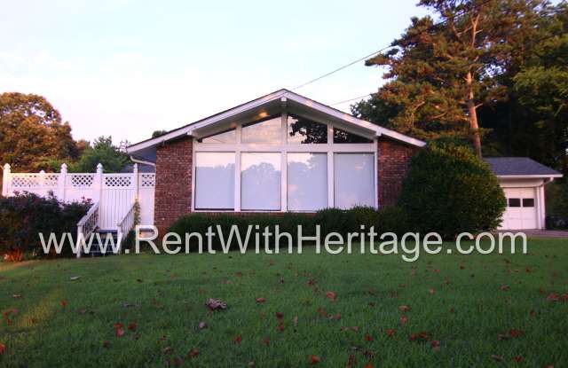 Charming Newly Renovated 3bd/ 2ba/ Gorgeous Wall of Windows/ Spacious Floorplan with Unfinished Basement photos photos