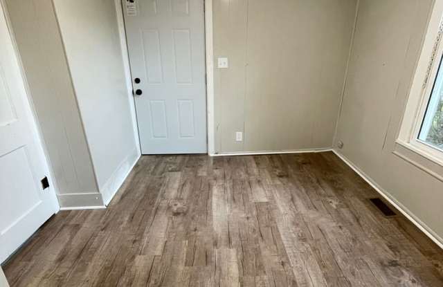 Freshly Renovated 2-Bedroom Home in Nevada! Gallery 3
