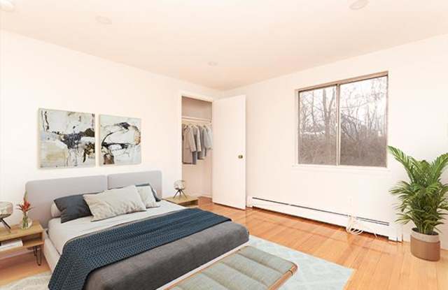 40R Stone St. Gallery 3