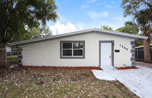 1290 SW 28th Ave photos photos