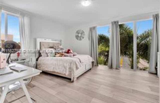 10296 Nw 74th Terrace - 10296 Northwest 74th Terrace, Doral, FL 33178