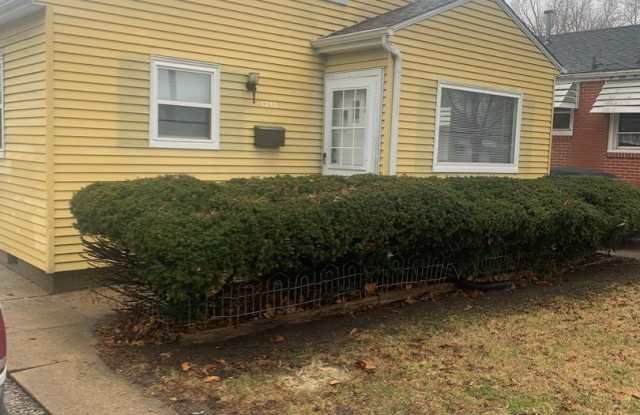 1218 E Lenox photos photos