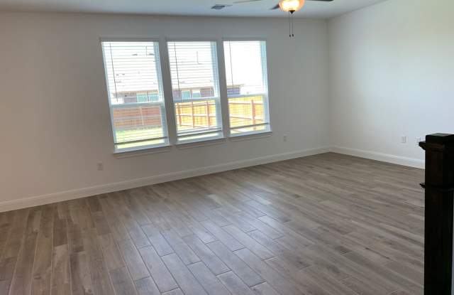 STUNNING BRAND NEW HOME IN MANOR TX Gallery 4