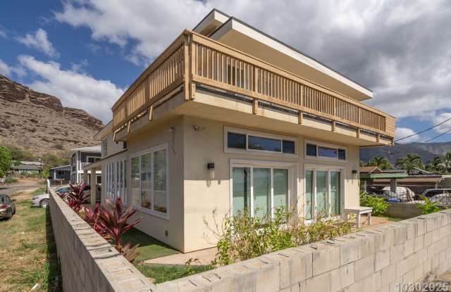 West Side Paradise – Stunning 3-Bed, 2-Bath Upstairs Unit photos photos