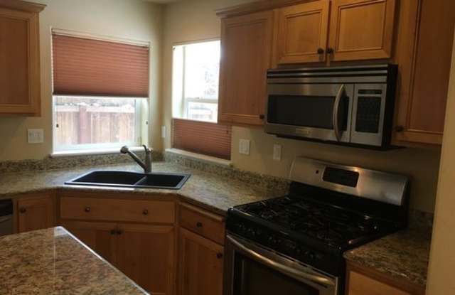 SW Bend Home with Upgrades! photos photos