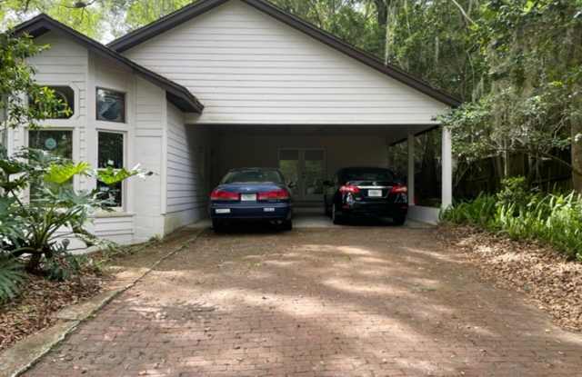 Beautiful 4 Bedroom, 2 Bathroom House Near UF Law School photos photos