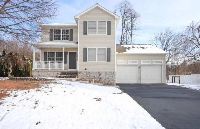 3 Bedroom Home in Bainbridge - 108 Commodore Drive, Bainbridge, PA 17502
