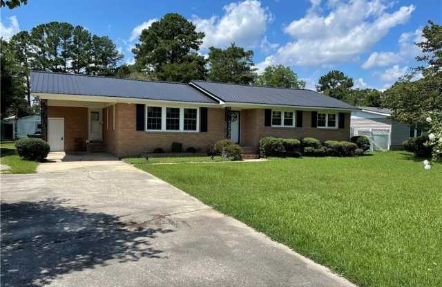 950 E White Pond Road - 950 East White Pond Road, Robeson County, NC 28340