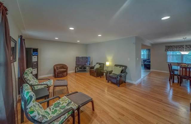 2404 Wendy Way Drive Gallery 3