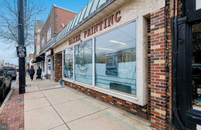 10 W STATE Street Gallery 3