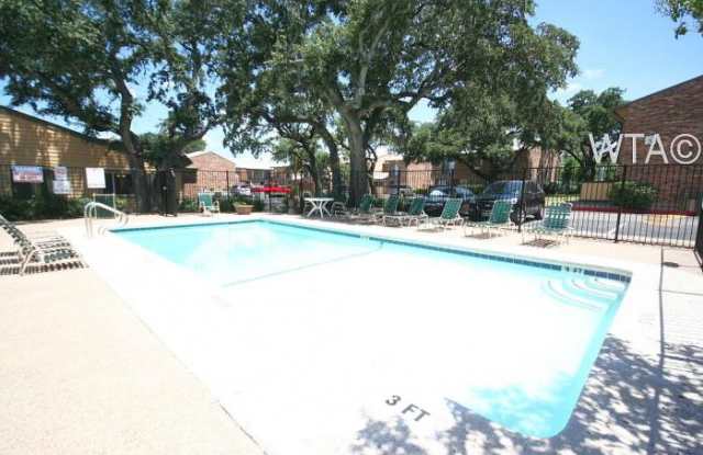 1606 IH 35 Frontage Rd Gallery 2