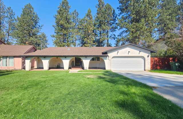 $2,595 - 4 Bed / 3 Bath Home with Fully Fenced Backyard in North Spokane ($1000 Off First Month Rent) - 8431 North General Grant Way, Spokane, WA 99208