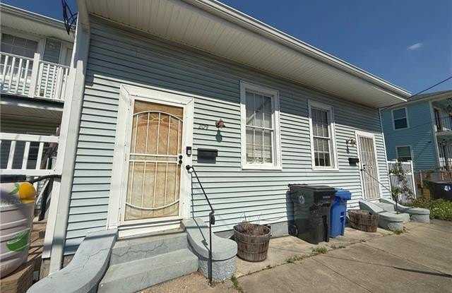 209 N JOHNSON Street photos photos