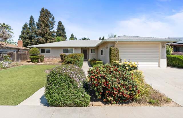 Lovely Hallmark Home in Clovis Unified School District! - 3212 East Tenaya Way, Fresno, CA 93710