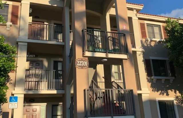 Live in this spacious 2 bedrooms, 2 full bathrooms unit in The Courts at Bayshore II photos photos