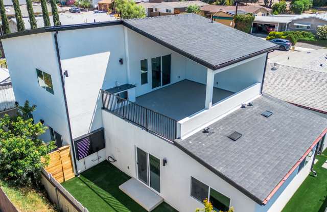 Private rooftop deck! Gallery 1