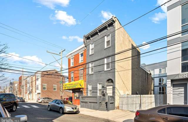 1447 N FRANKLIN Street Gallery 1