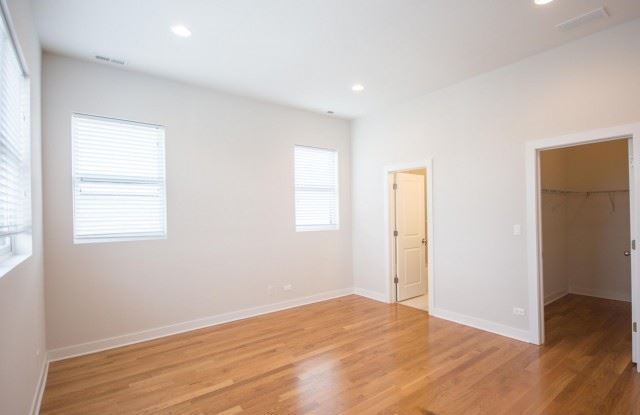 1952 W Erie St 1W Gallery 3