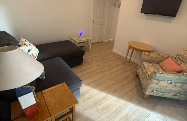 One bedroom basement apartment, fully furnished. Owner occupied property. Gallery 4