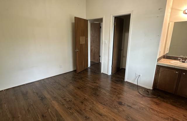 1214 East Alamo Street Gallery 2