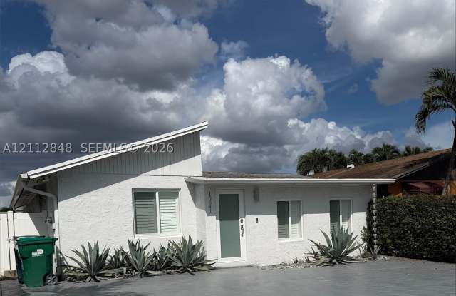 10541 SW 22nd Ln Gallery 1