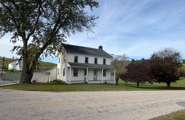 404 W. Springfield Rd.  Farmhouse 4 Bedrooms | 2 Bathrooms | 3,468 Sq. Ft. Gallery 1