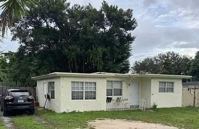 5821 Taft St photos photos