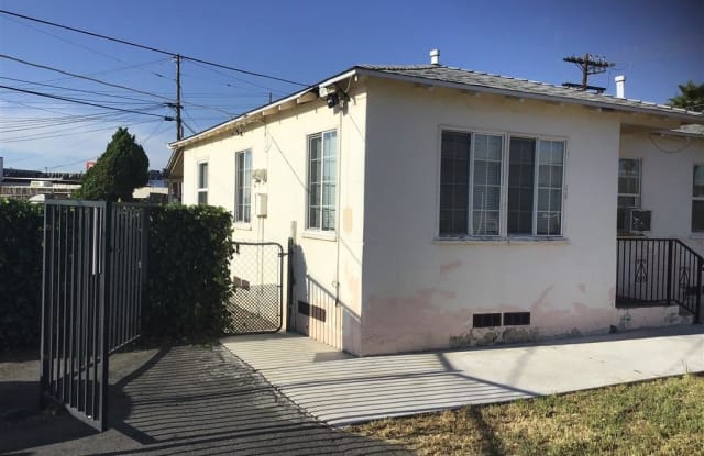 504 S Johnson Gallery 3
