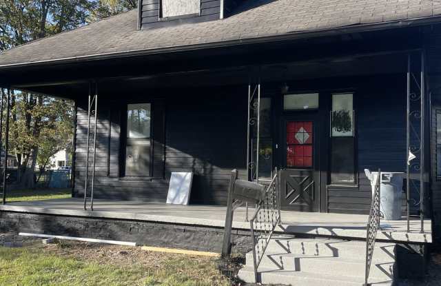 710 Jackson Avenue - 710 Jackson Avenue, Evansville, IN 47713