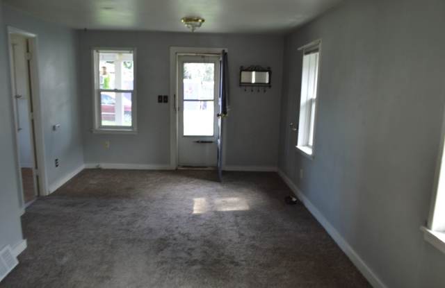 FOR RENT: 2 Bedroom house Gallery 3