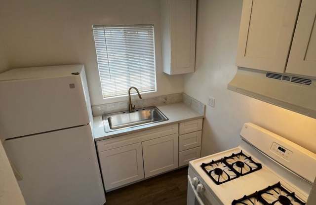 2BR 1 BA Unit- Nice Yard and Carport, Remodeled (1/2 of a duplex) photos photos