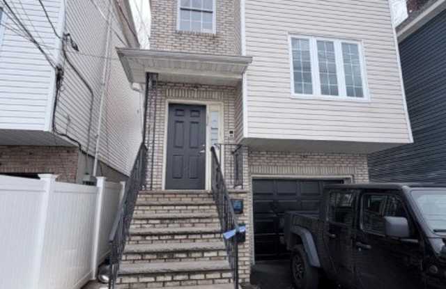 1036 Flora St photos photos