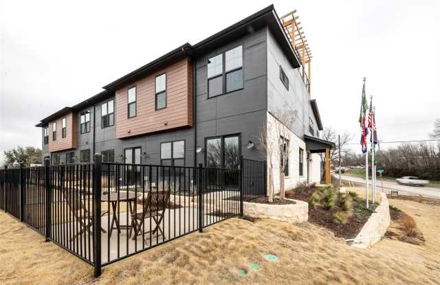 110 Clark Lane Gallery 3