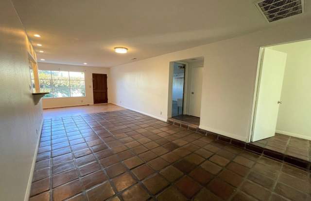 1274 Weymouth Lane Gallery 2