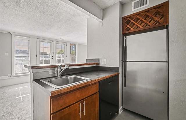 4727 Jarboe St Gallery 4