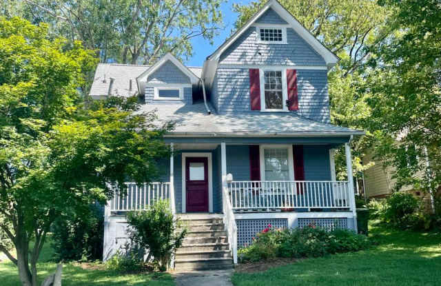 Spacious 3 Bed/2 Bath Home Minutes from Downtown Asheville - More Pictures to Come photos photos