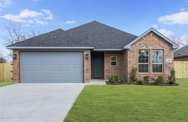 605 S Oran Avenue - 605 South Oran Avenue, Cleburne, TX 76031