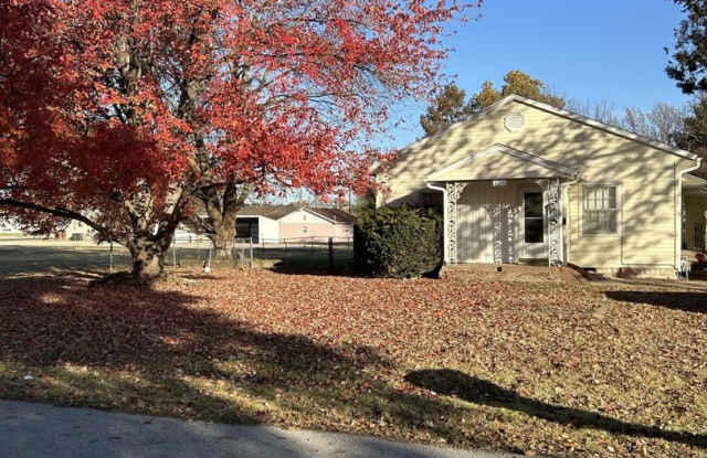 PRE-LEASING- AVAILABLE JULY 10TH - 3 Bedroom/2 Bathroom House photos photos