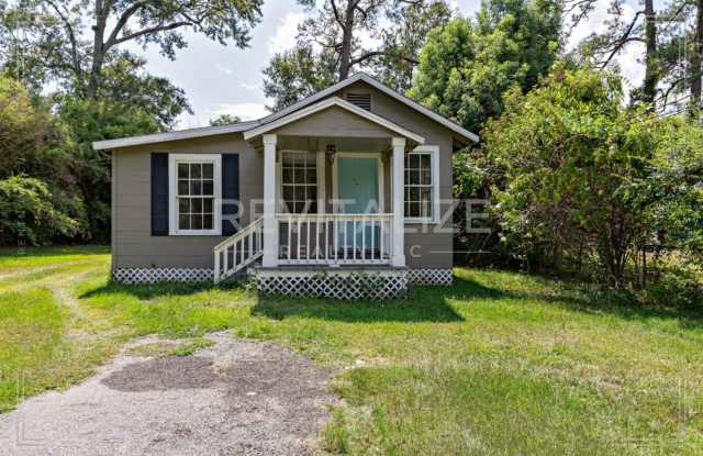 Updated 2 Bed 1 Bath Close to I-10, I-65, and HWY-90 photos photos